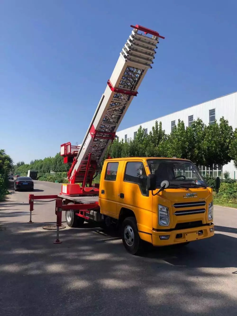 凤阳县附近的云梯车出租服务：轻松解决高空作业需求