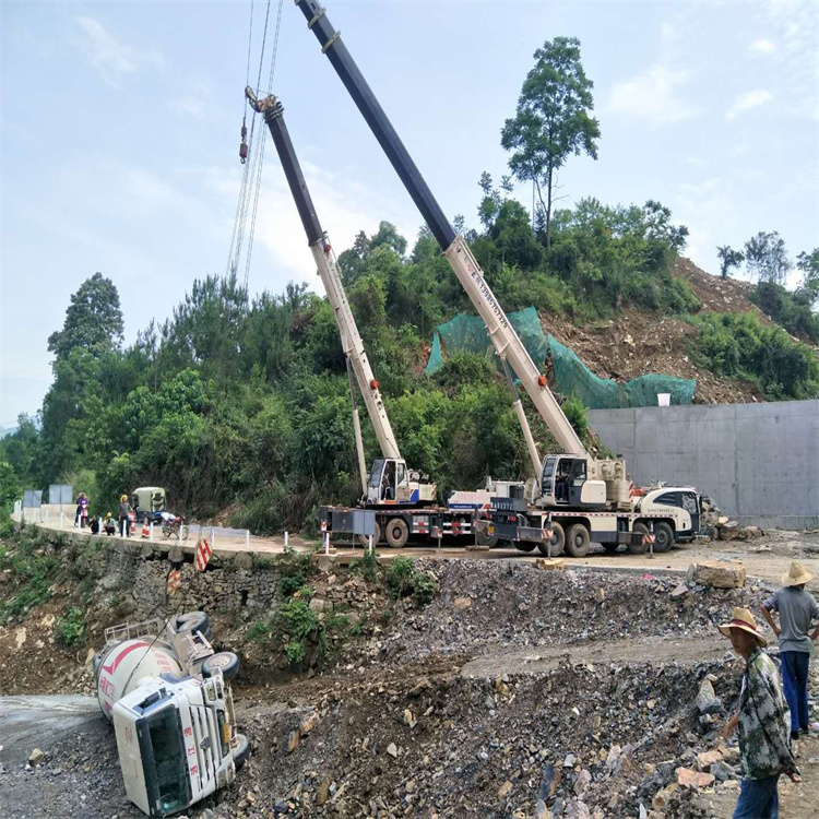 凤阳县汽车掉沟里叫吊车救援要多少钱